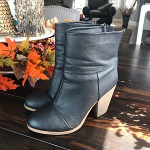 Women’s cute Black booties